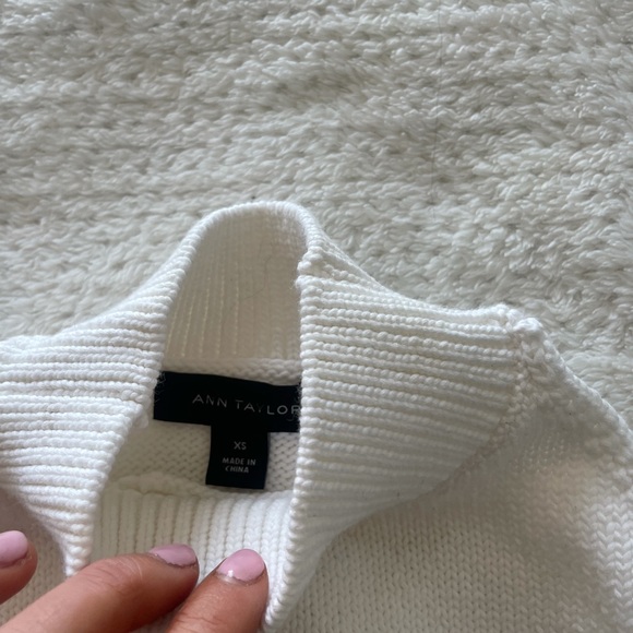 Ann Taylor sleeveless sweater White (new) - Picture 3 of 3